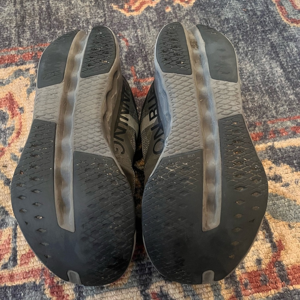 On cloudsurfer black eclipse - image 2